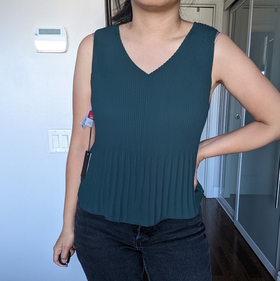 NWT Aritzia Babaton Sleeveless Blouse - Picture 1 of 1